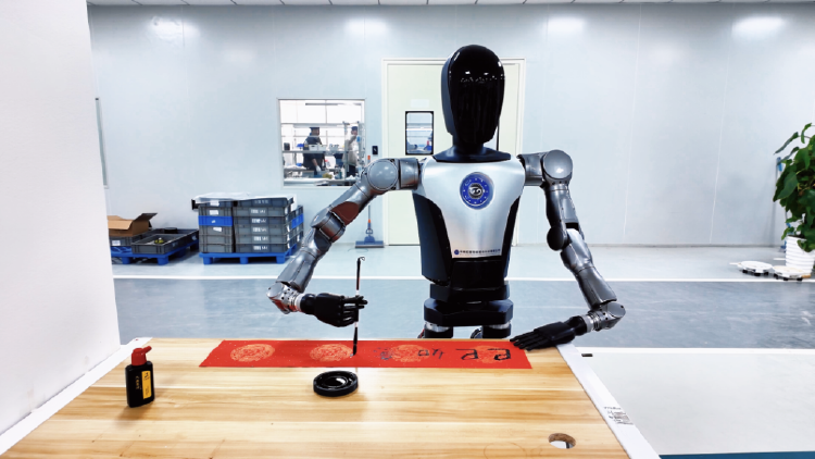 人形機器人進廠“實習” 探索智能機器人的研發與應用